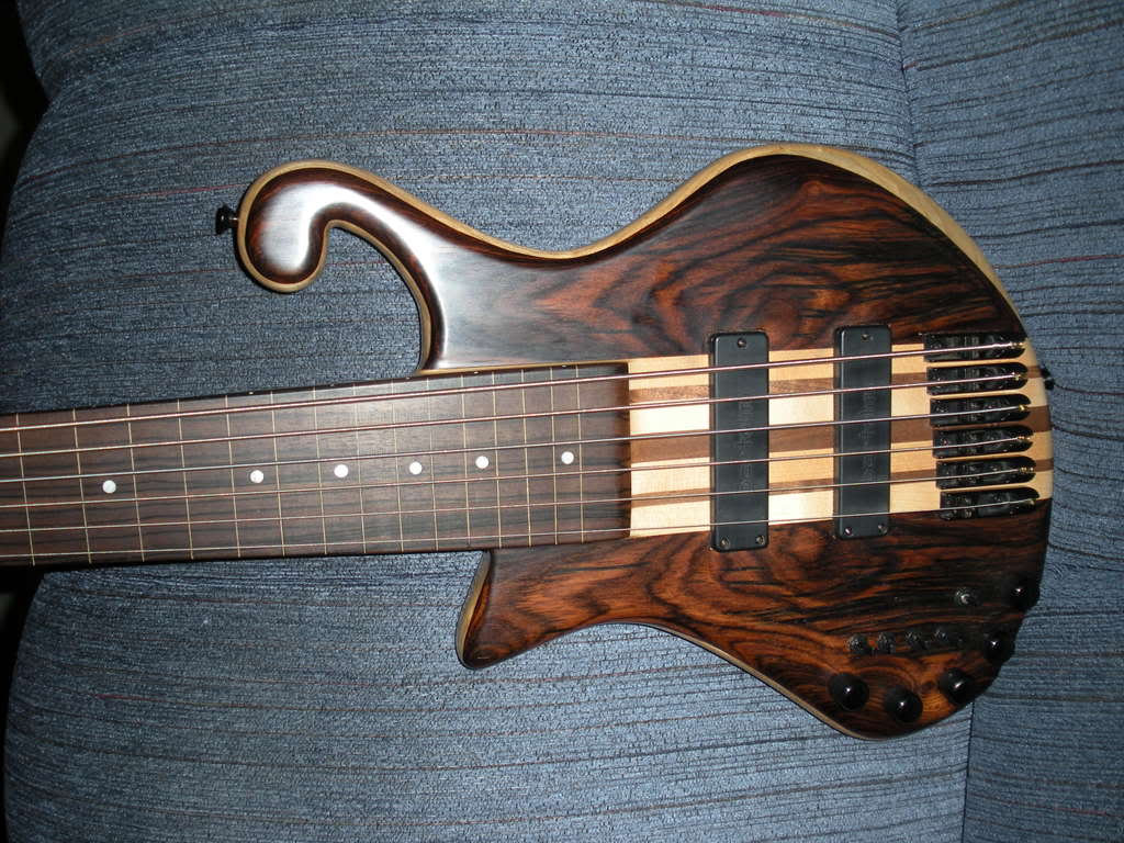 Basses012.jpg