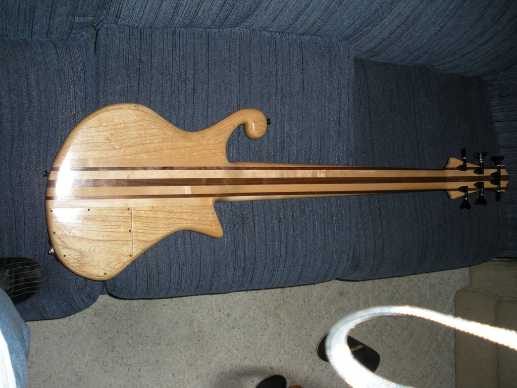 Basses016.jpg