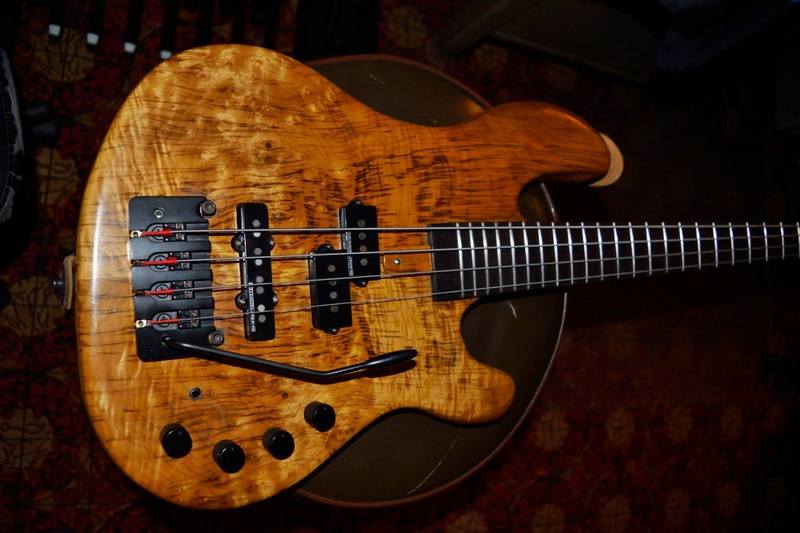 basses2_zpspab1aras.jpg
