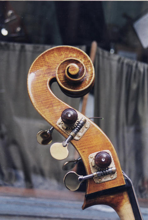 bassscrollsideR.jpg