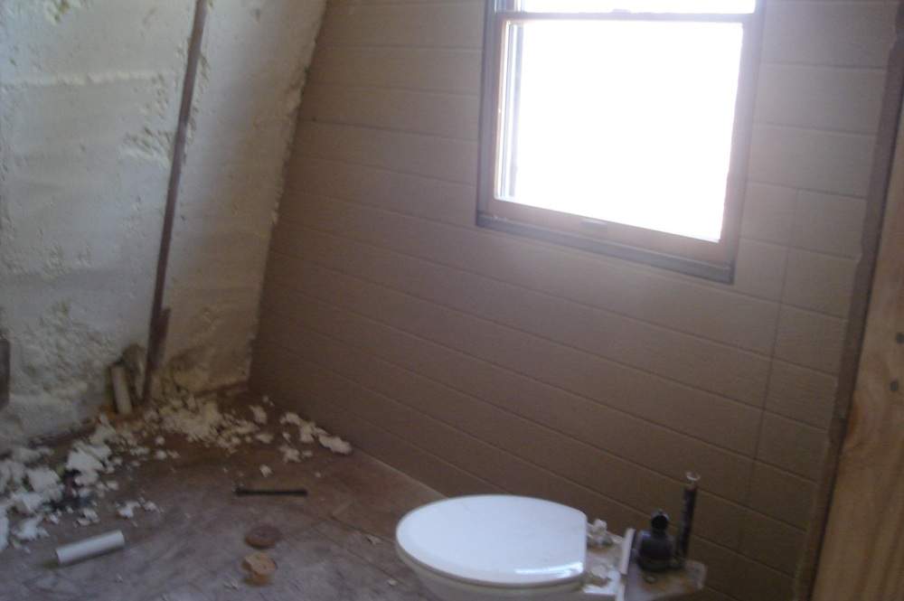 Bathroom 1.jpg