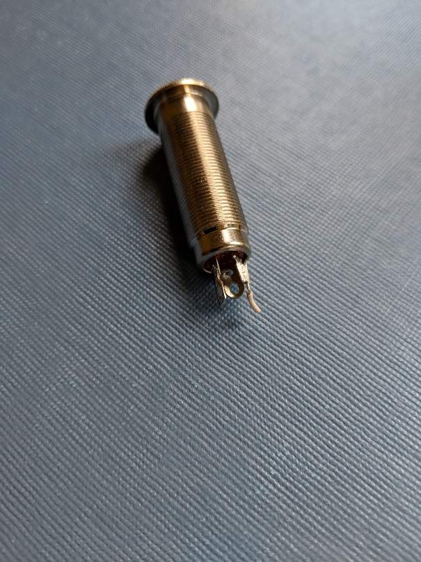 BB424X output jack 1.jpg