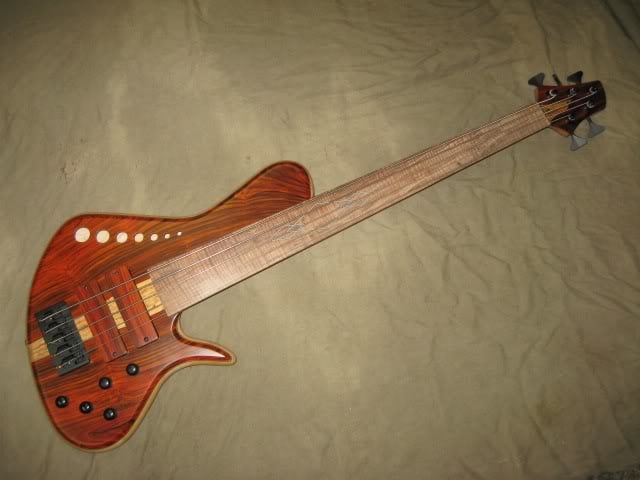 BeneventeFretless5-1.jpg
