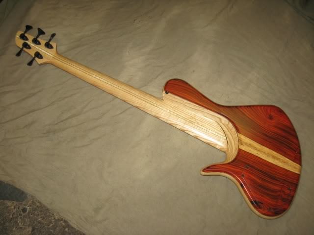 BeneventeFretless5-6.jpg