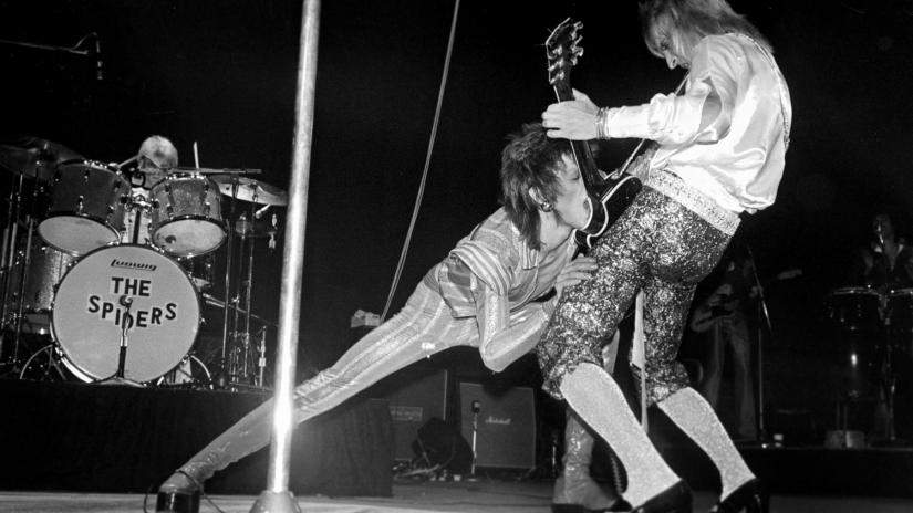besidebowie1_0.jpeg