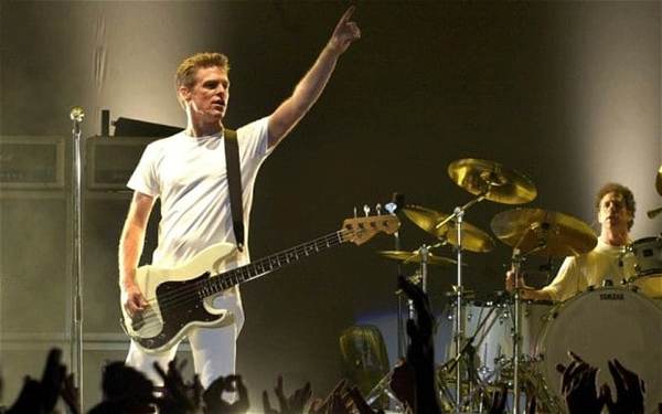 big_bryanadams_2999796b.jpg