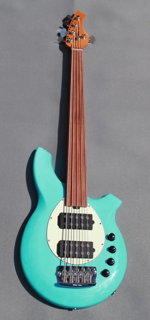 BillyBassmintfull.jpg