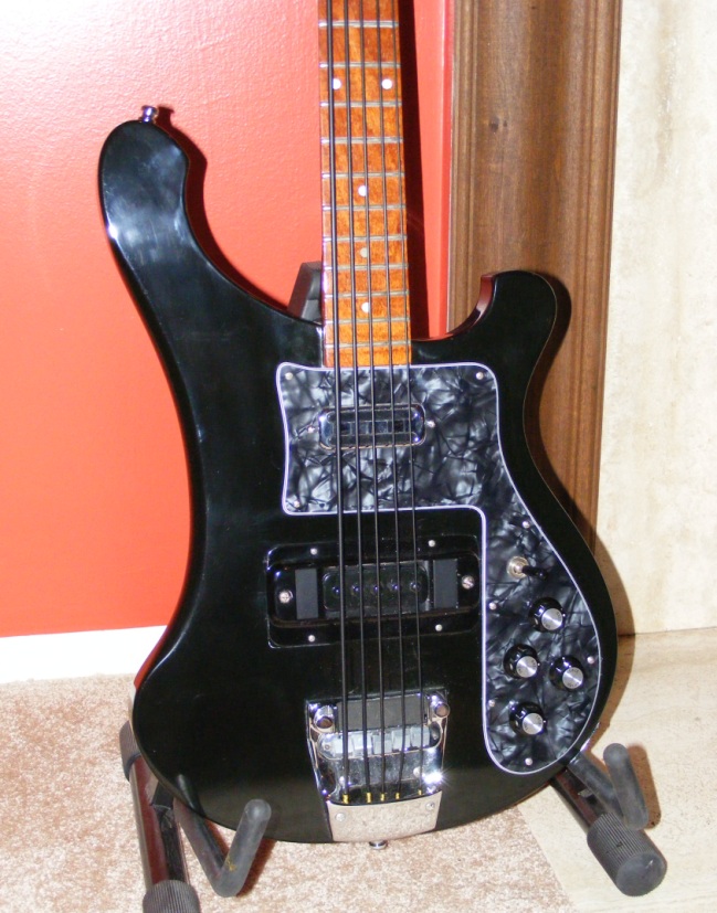 black_pearloid_002.jpg