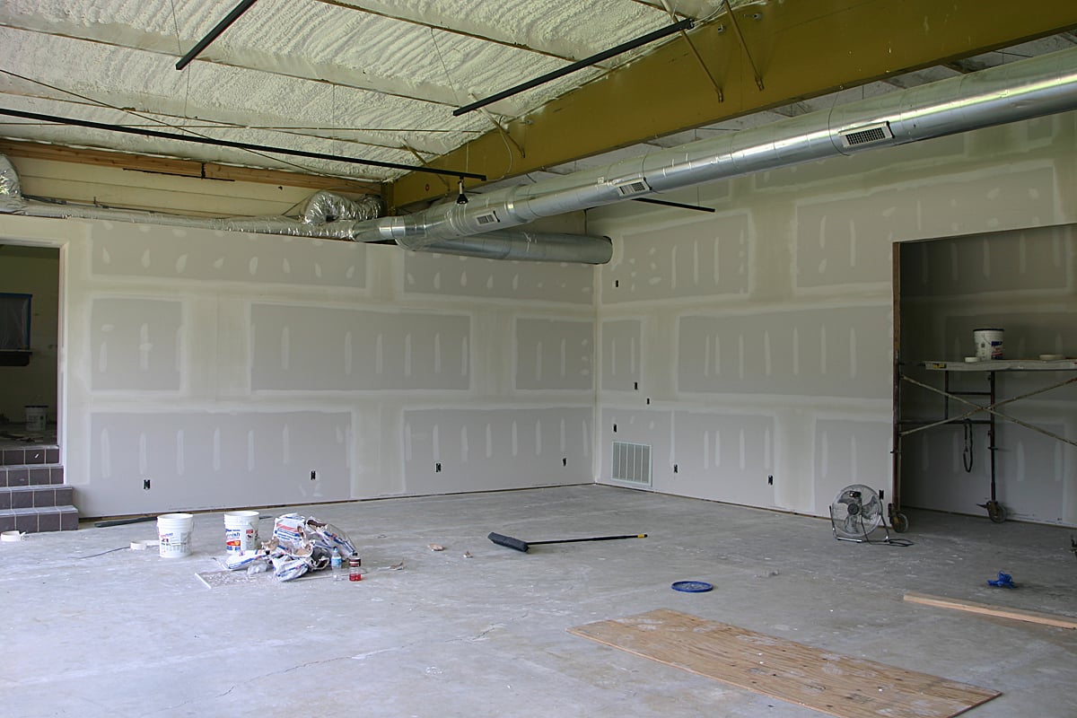 BLDG-DRYWALL-FIRST-MUD-LG.jpg