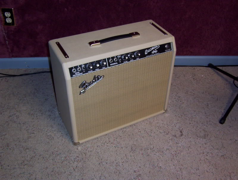 BlondeBassman_1079.jpg