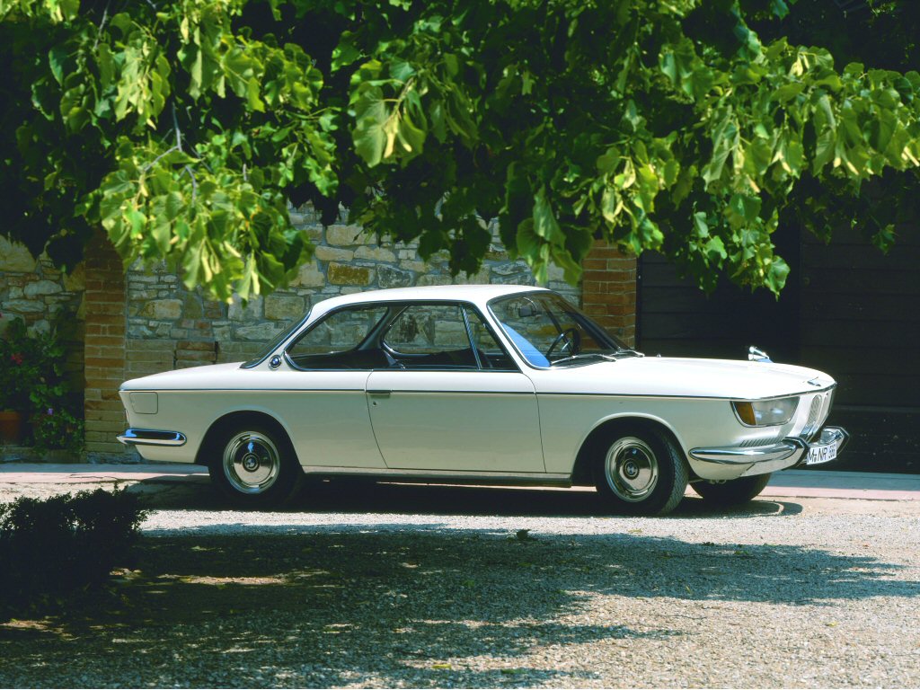 bmw_2000cs_white_1.jpg