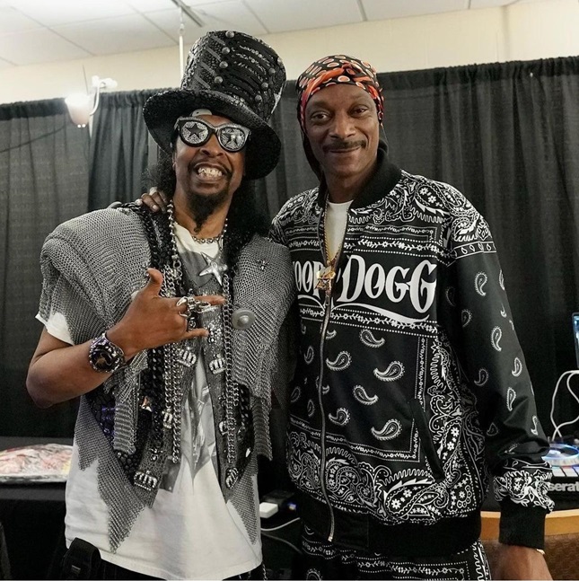 bootsnoop.jpg