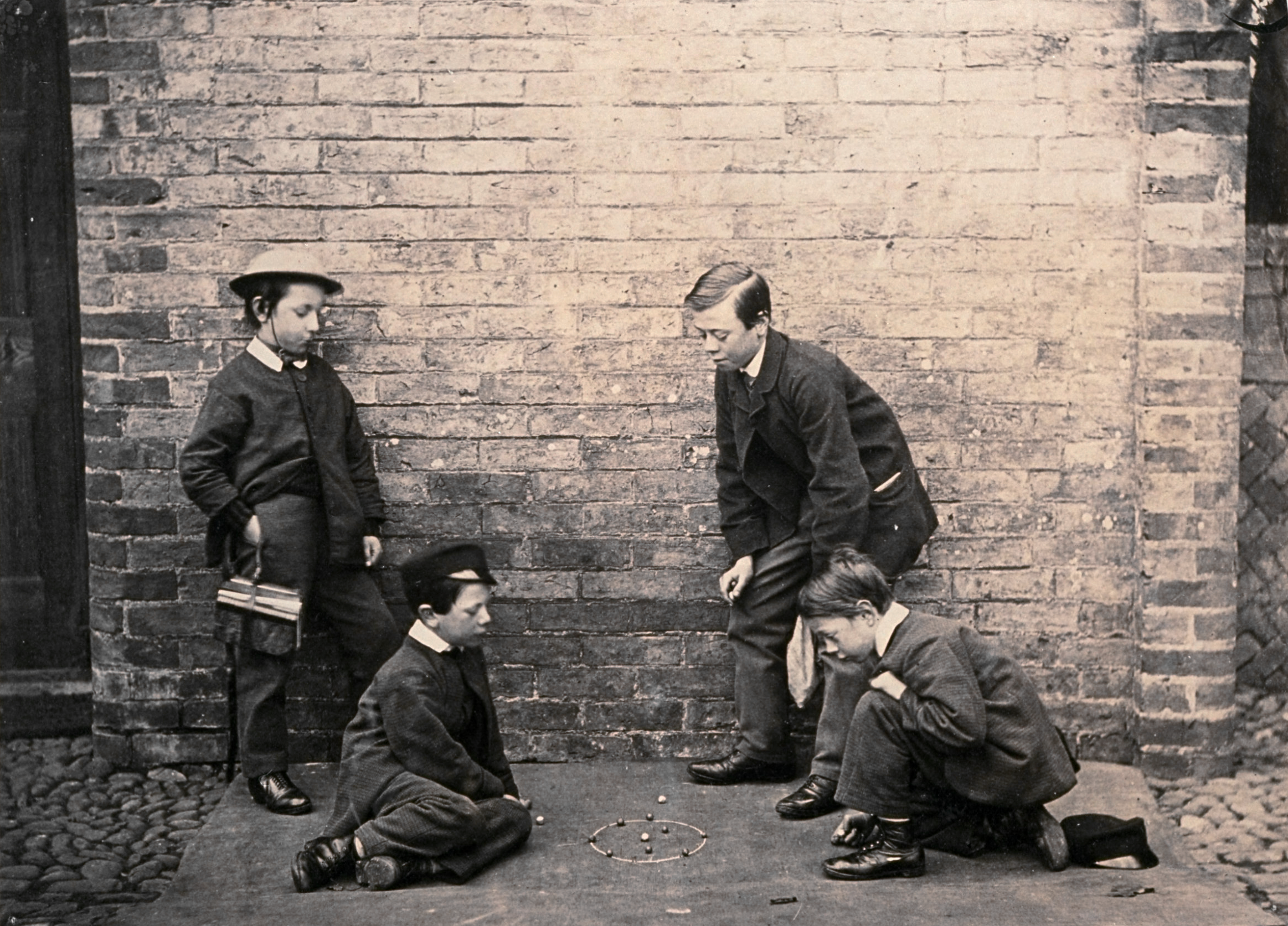 Boys_playing_marbles.png