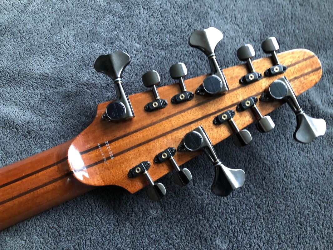 brooks-eb-n-12-head-back_orig.jpg