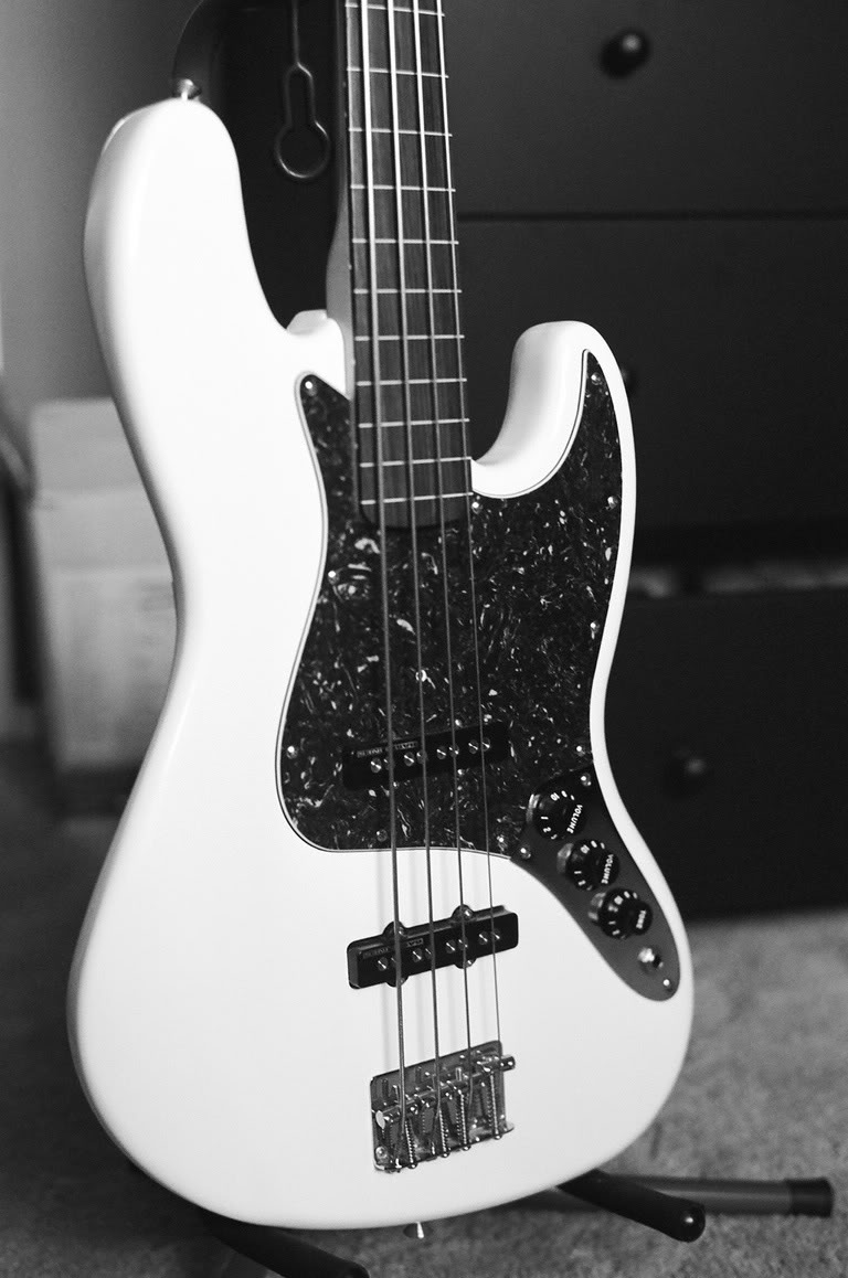 BWbassbody2.jpg