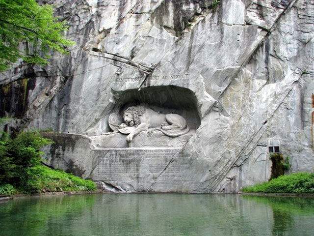 carved lion.jpg