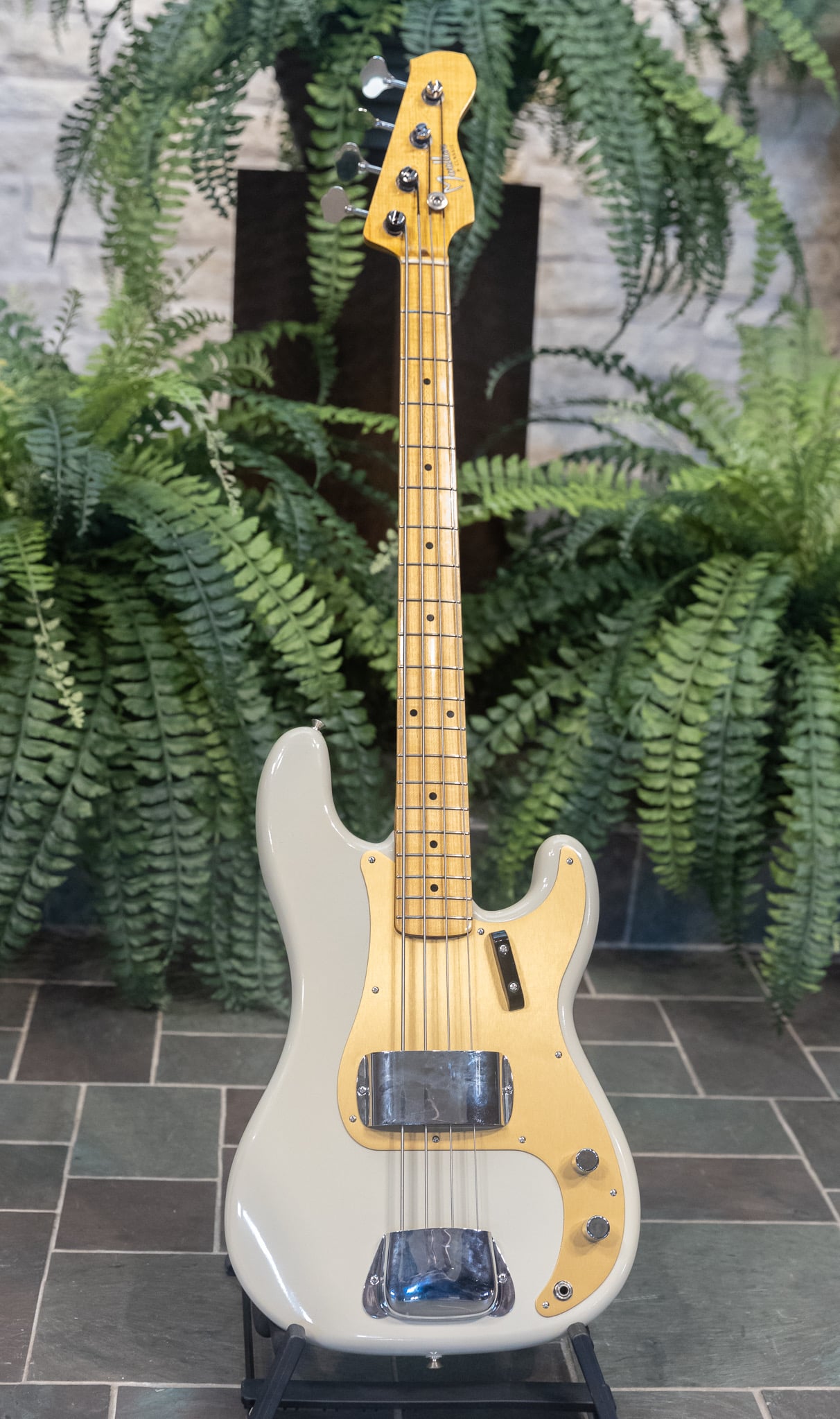 Chad's new Moollon bass-1484.jpeg