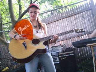 christine_giant_pick_320.JPG