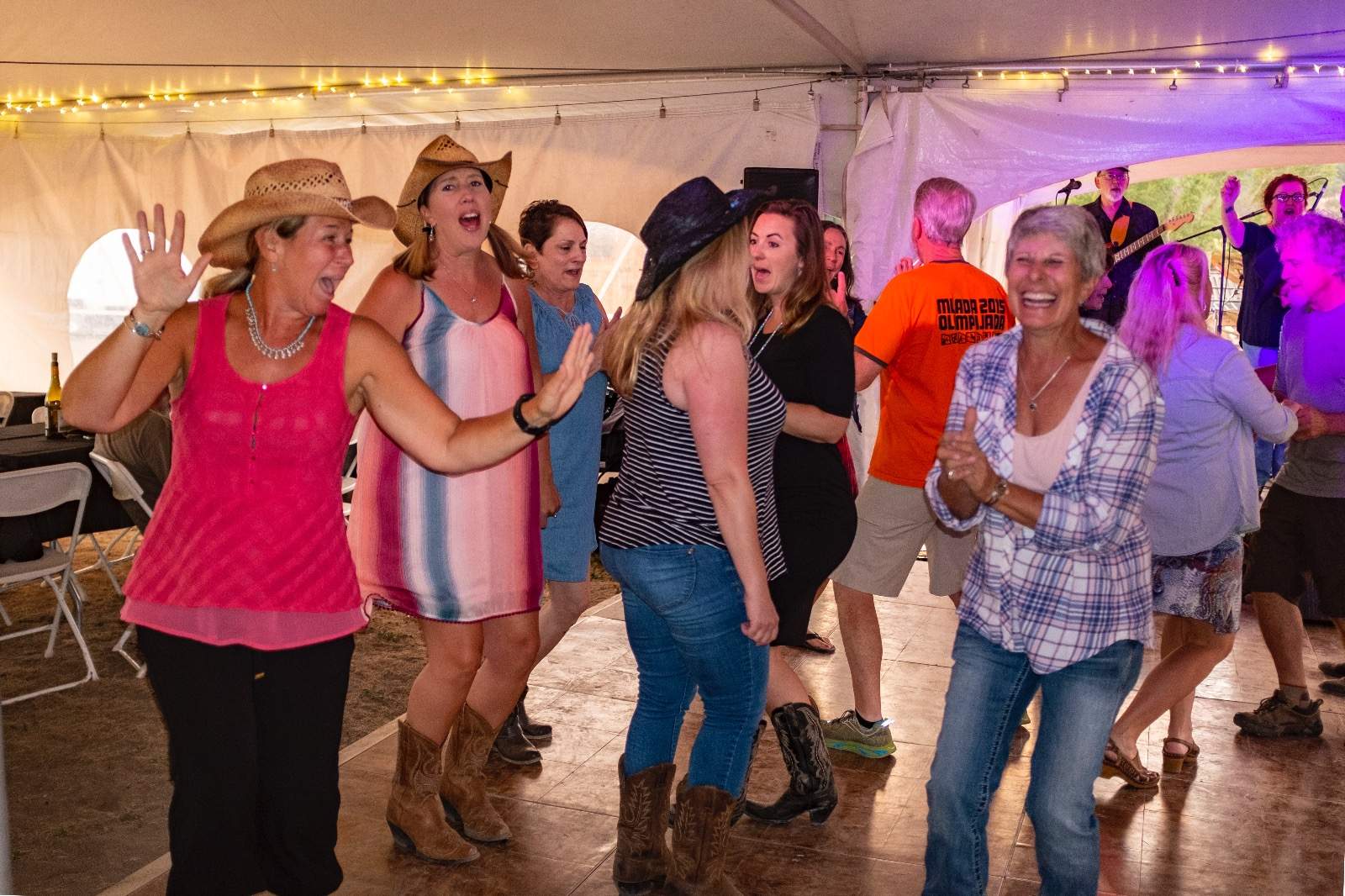 coloradocrowd.jpg