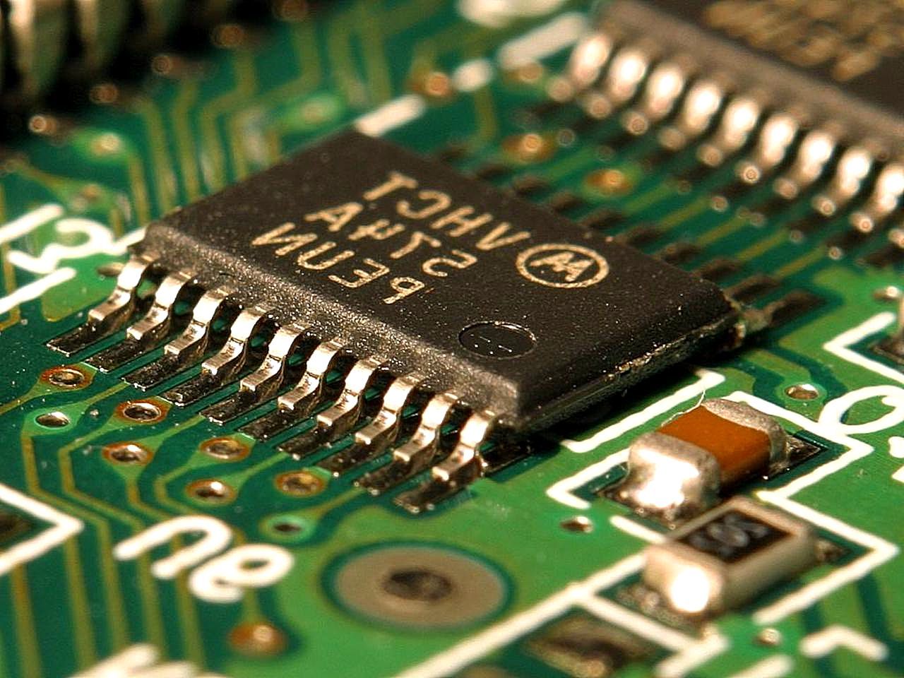 Computer_chips_circuits_boards.jpg