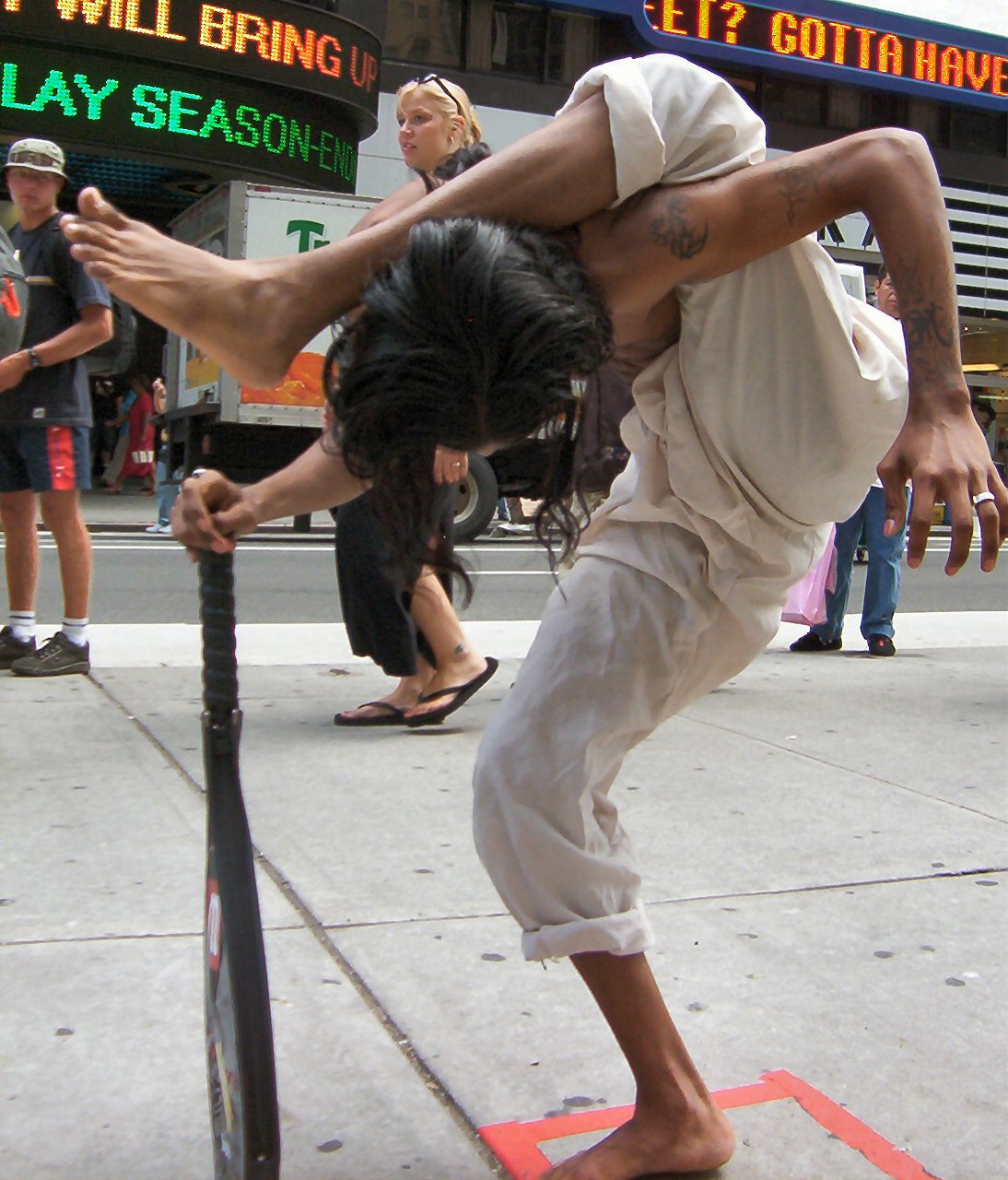 Contortionist_Ravi_standing.jpg