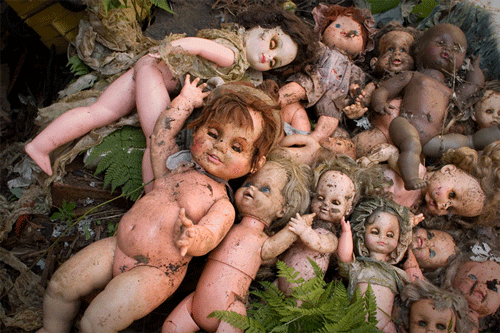 creepydoll_zpsaf3b7724.gif
