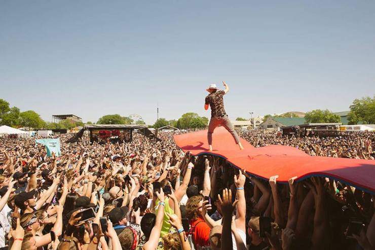 croud surf.jpg