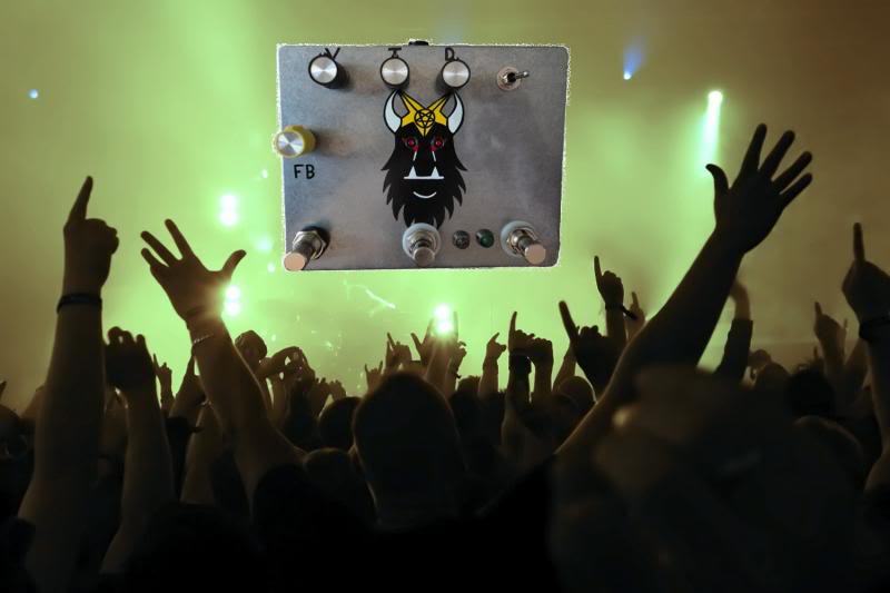dancefloor-hands-up_zps887bcbb2.jpg