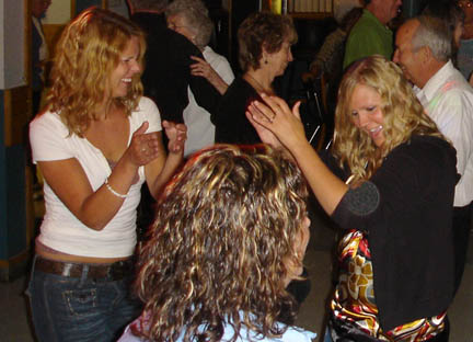 dancinggirls.jpg