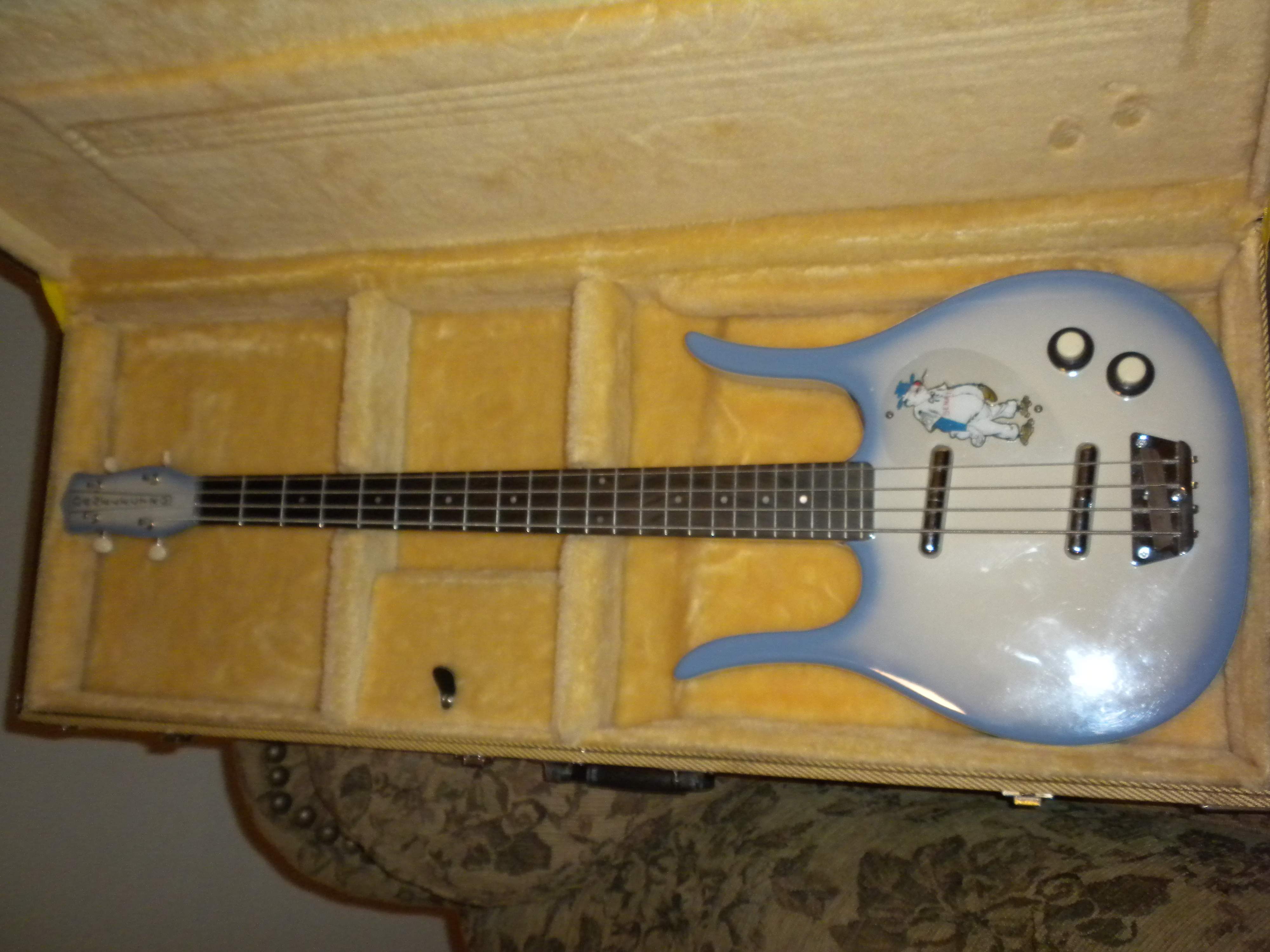 Danelectro Pics 001.JPG