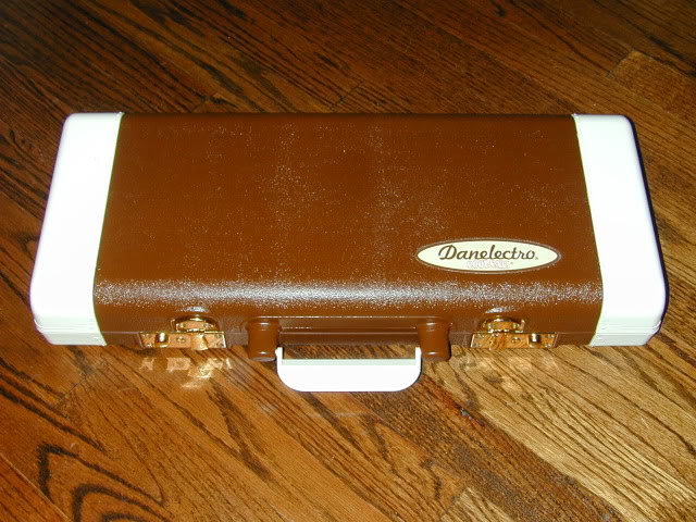 DanelectroPedalboardClosed.jpg