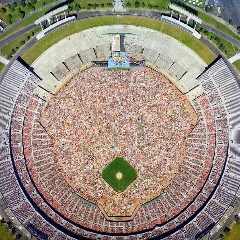 DayOnTheGreen.jpg