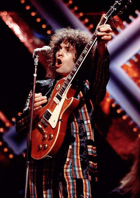 dcd94afa91f65aa12cdaf8eb5eda537d--marc-bolan-idol.jpg