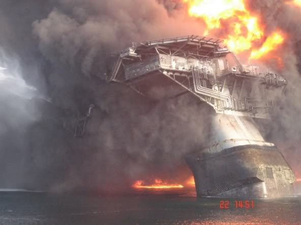deepwater-horizon-buring-and-going-.jpg