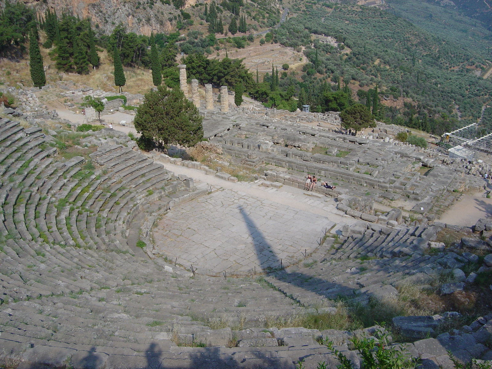 Delphi_amphitheater_from_above_dsc06297.jpg