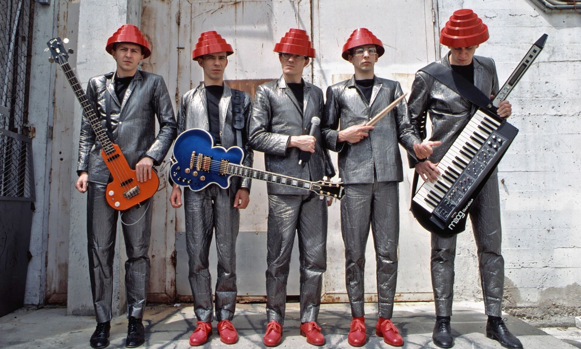 devo-be-stiff.jpg