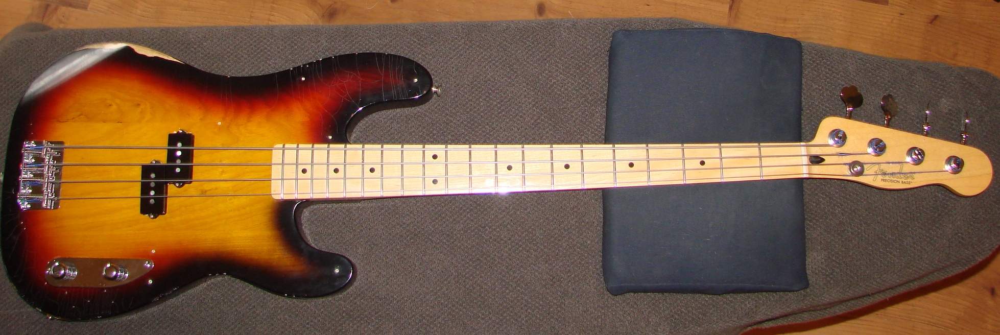 Dirnt Bass 2.jpg