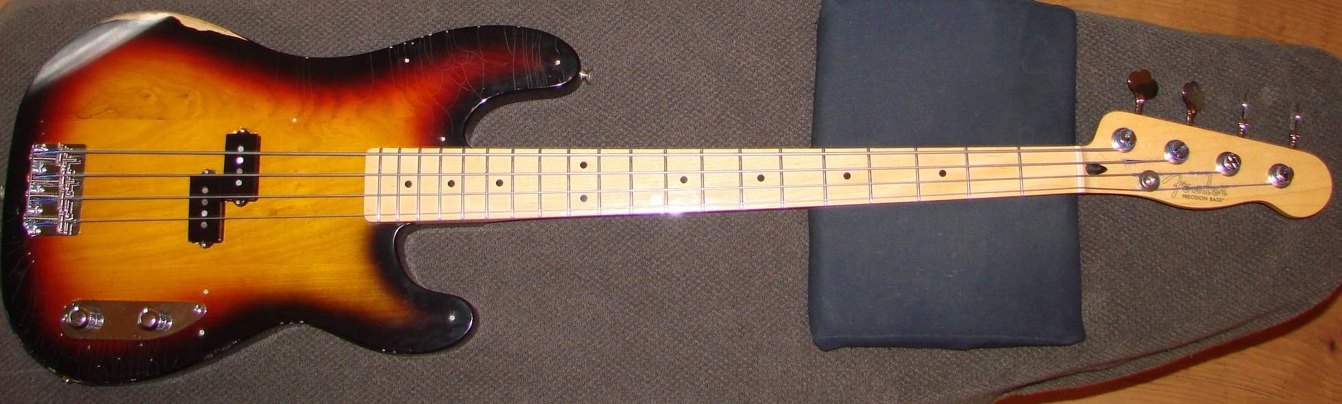 Dirnt Bass 2.jpg