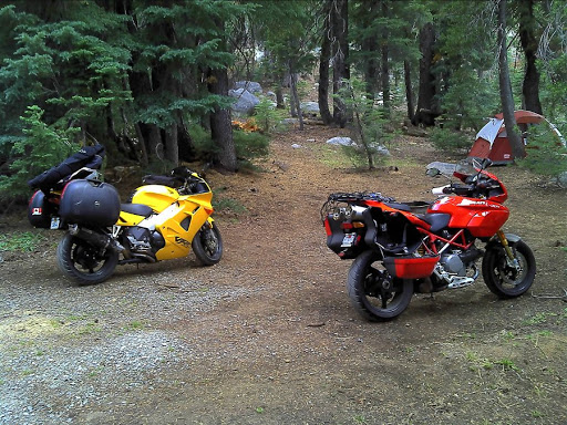 ducaticamping1.jpg