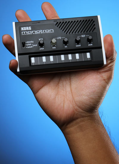 e0db_korg_palmsize_synth_inhand.jpg