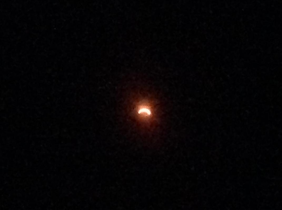 eclipse_top_cresent-jpg.jpg