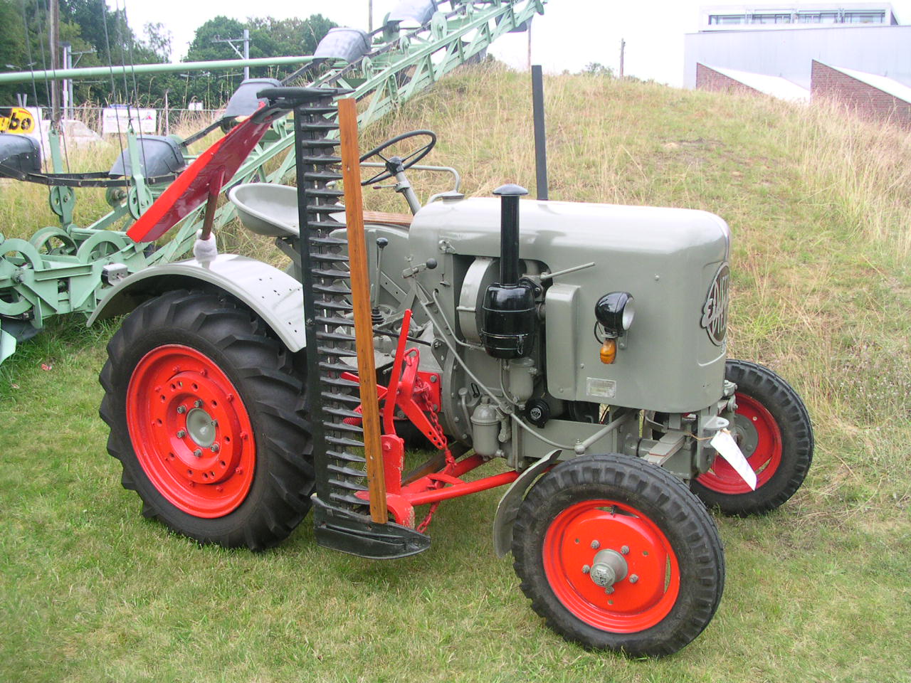 Eicher_M%C3%A4hbalken.jpg