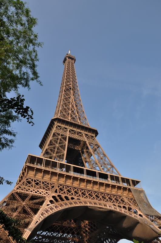 Eiffel-Tower-01.jpg
