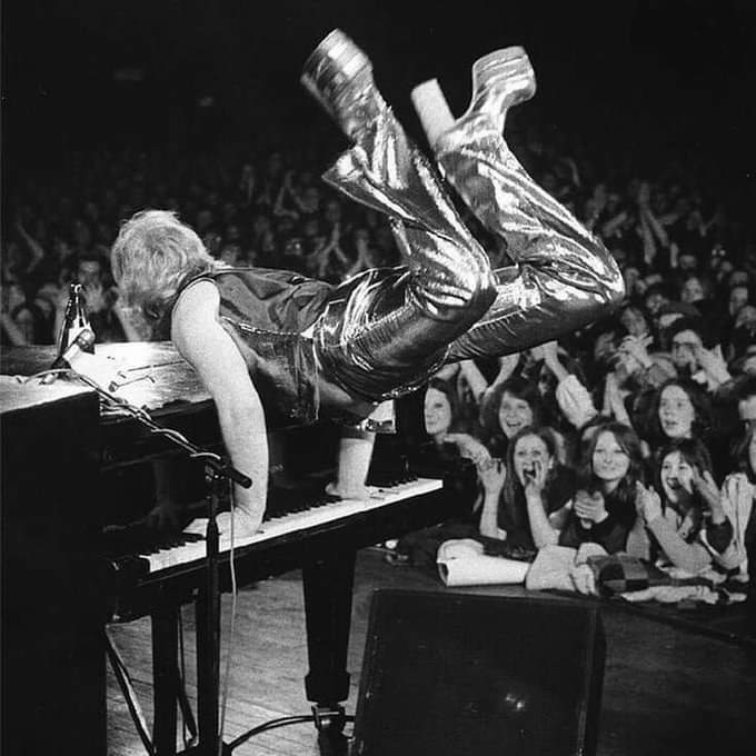 Elton-1973.jpg