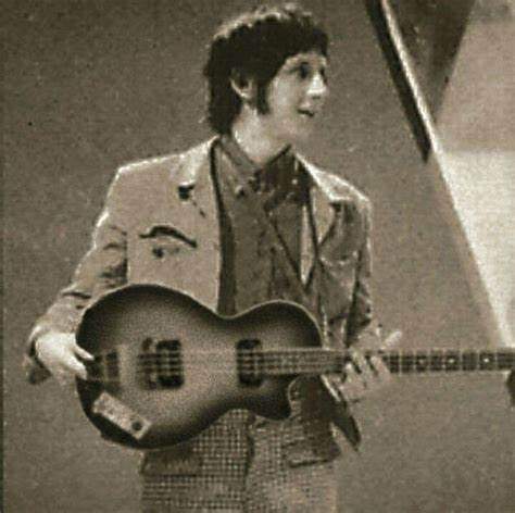 entwistle hofner2.jpg