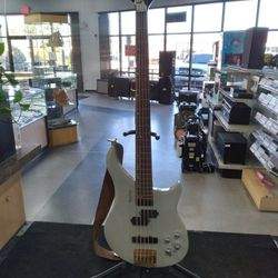 Epiphone Bass 1.jpg