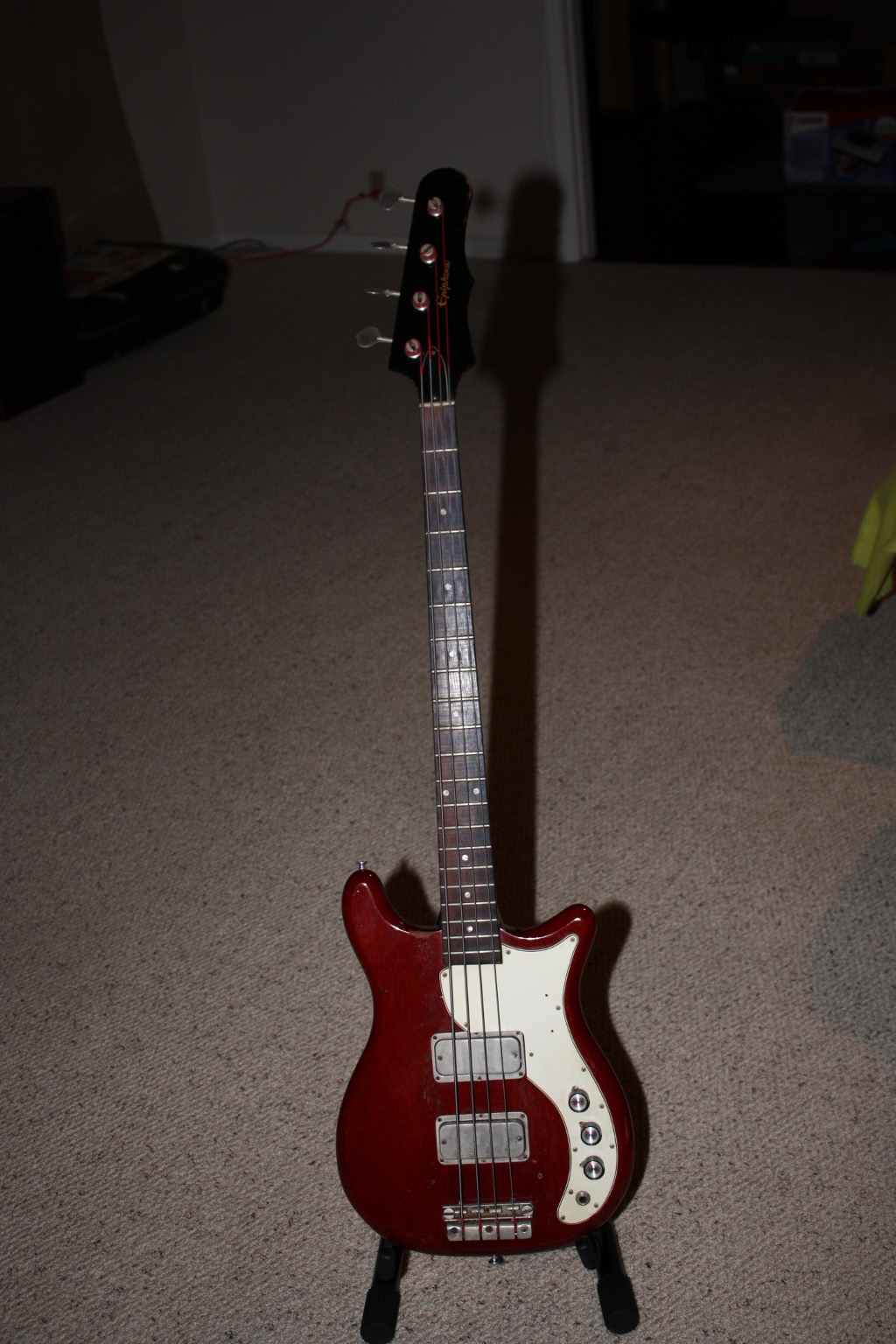 EpiphoneEmbassyBass-i.jpg