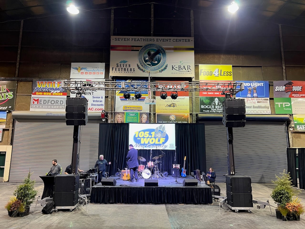 expo-stage - 1.jpeg