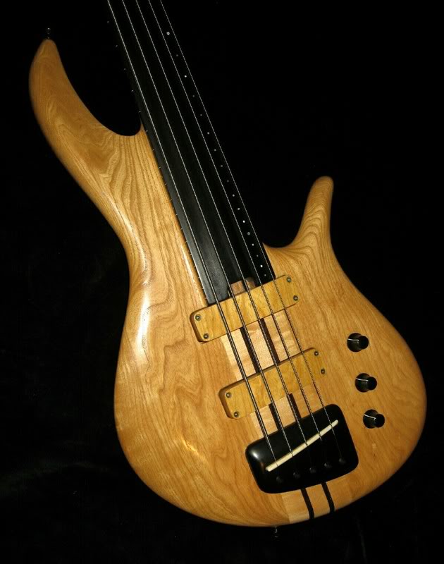 FBass9902sm.jpg