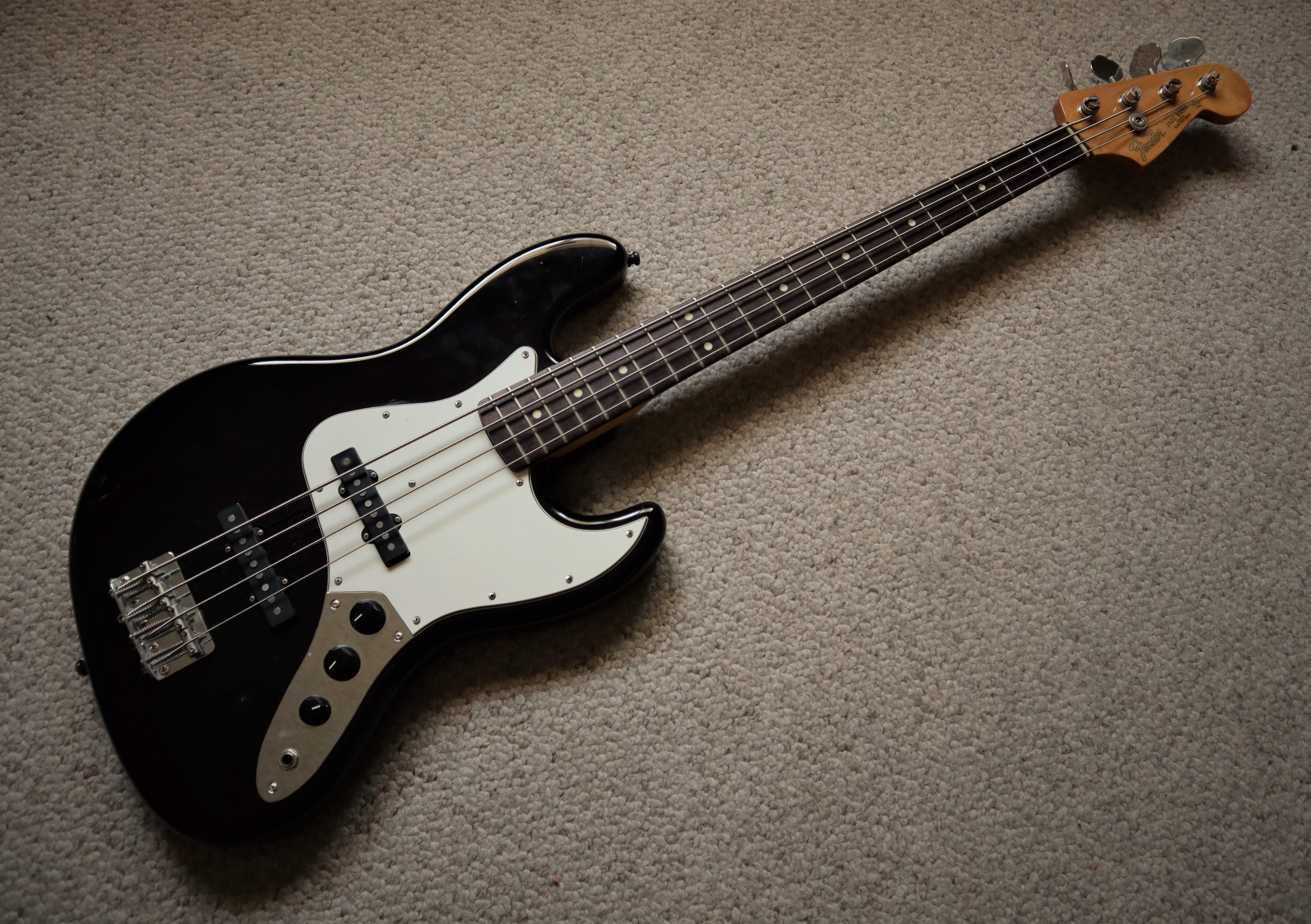 Fender 2010 JB62M .JPG